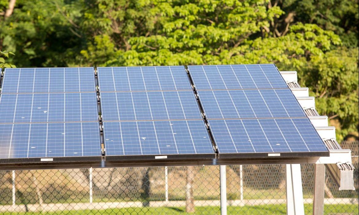Furnas contrata energia solar por 15 anos; investimentos é de R$ 4 bi