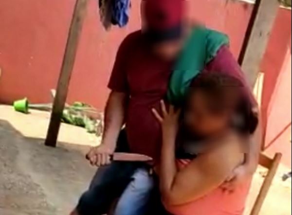  Homem faz mulher refém com uma faca e é preso em flagrante no Paraná, veja o vídeo 