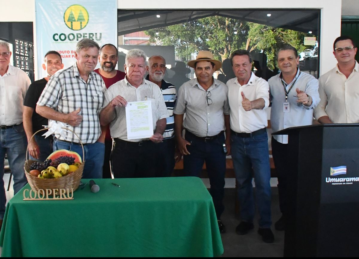 Governo entrega 40 estufas para fortalecer a produção de hortifrútis