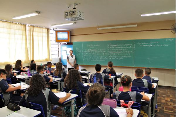 Colégios do Paraná planejam retorno das aulas presenciais para 11 de setembro 