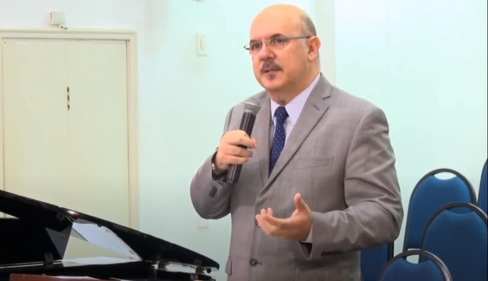 Bolsonaro indica pastor Milton Ribeiro ao Ministério da Educação