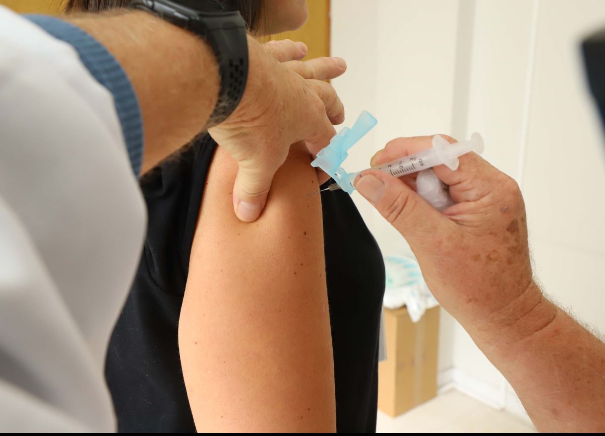 Tire suas dúvidas sobre a gripe e a vacinação com a chegada do frio, diz Saúde